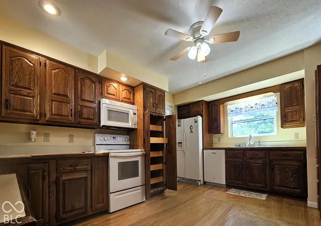 Photo 4 of Sale Pending at 371 E County Rd 700 S, Clay City, IN 47841 | MLS# 22128892 | Listing updated on 2026-10-06
