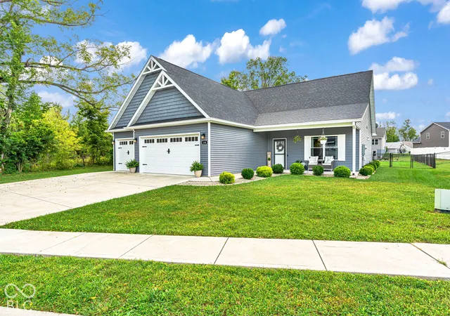 Photo 3 of Sale Pending at 138 Woods Edge Blvd, Greencastle, IN 46135 | MLS# 22128899 | Listing updated on 2026-10-04