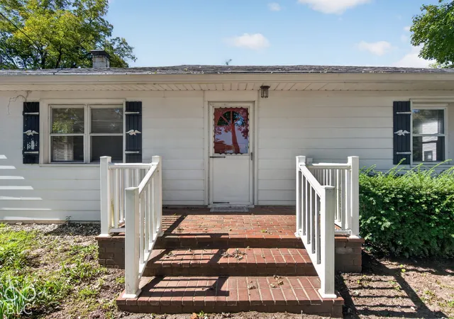 Photo 3 of Single family home for sale at 17335 S Mill Crk Rd, Noblesville, IN 46062 | MLS# 22128909 | Listing updated on 2026-09-30