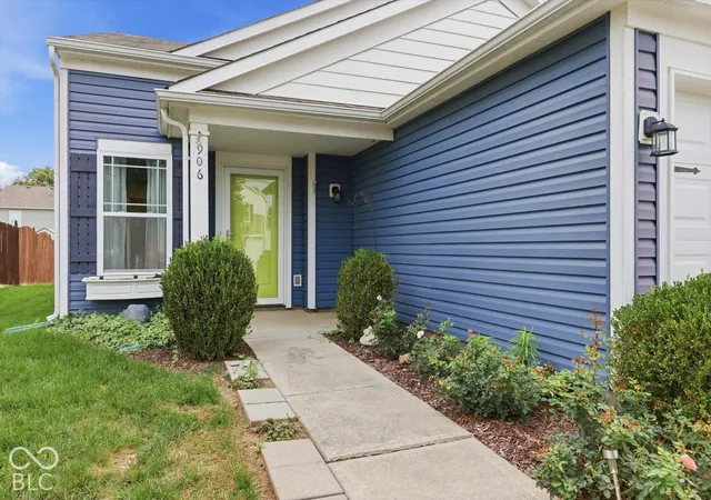 Photo 3 of Single family home for sale at 906 Olmsted, Shelbyville, IN 46176 | MLS# 22128911 | Listing updated on 2026-10-01