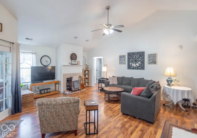 Photo 4 of Sale Pending at 662 Red Oak Way, Mooresville, IN 46158 | MLS# 22128924 | Listing updated on 2026-10-04