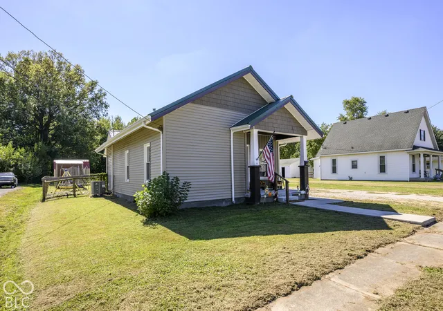 Photo 3 of Sale Pending at 407 Moore St, Crothersville, IN 47229 | MLS# 22128953 | Listing updated on 2026-10-08