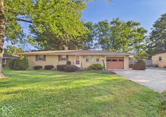 Photo 2 of Single family home for sale at 905 Slack Dr, Anderson, IN 46013 | MLS# 22128967 | Listing updated on 2026-10-01