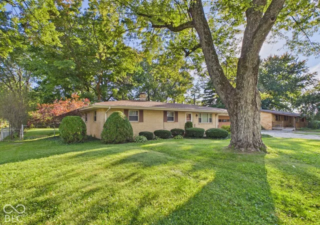 Photo 3 of Single family home for sale at 905 Slack Dr, Anderson, IN 46013 | MLS# 22128967 | Listing updated on 2026-10-01