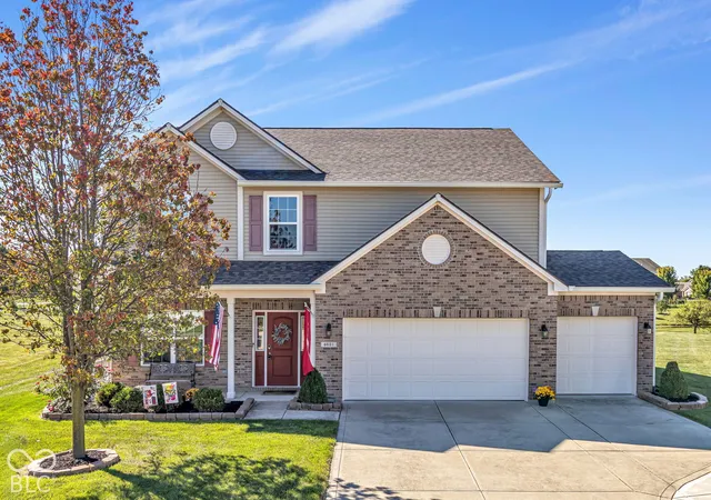 Photo 2 of Single family home for sale at 4621 W Dane Ct, New Palestine, IN 46163 | MLS# 22128969 | Listing updated on 2026-10-05