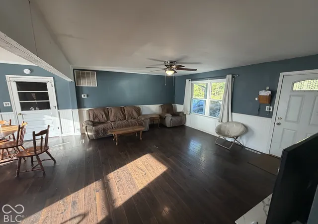 Photo 3 of Single family home for sale at 280 9th Street Nw, Linton, IN 47441 | MLS# 22128992 | Listing updated on 2026-10-06