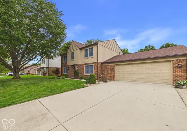 Photo 2 of Single family home for sale at 2106 Hillcrest Ave, Anderson, IN 46011 | MLS# 22128993 | Listing updated on 2026-10-05