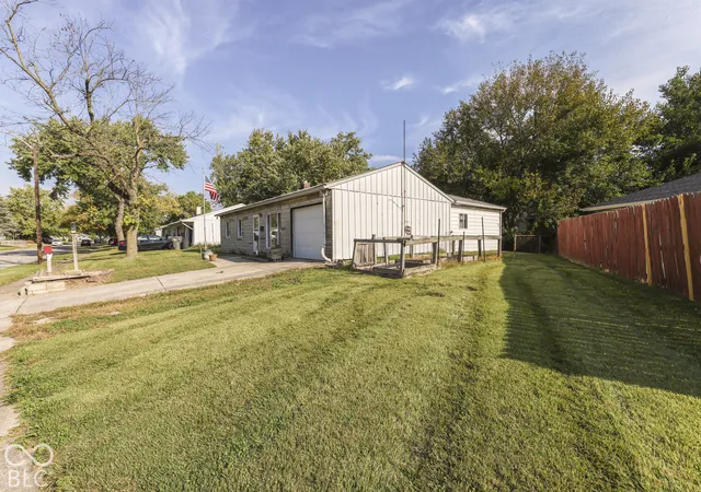 Photo 3 of Single family home for sale at 3915 Arborcrest Dr, Indianapolis, IN 46226 | MLS# 22128994 | Listing updated on 2026-10-02