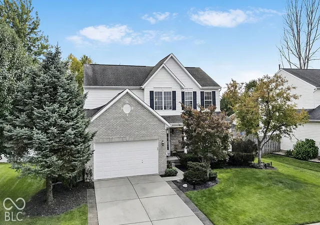 Photo 3 of Single family home for sale at 703 Trent Dr, Greenwood, IN 46143 | MLS# 22129014 | Listing updated on 2026-10-06