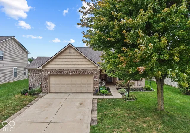Photo 2 of Single family home for sale at 7104 Oldham Dr, Indianapolis, IN 46221 | MLS# 22129017 | Listing updated on 2026-10-02