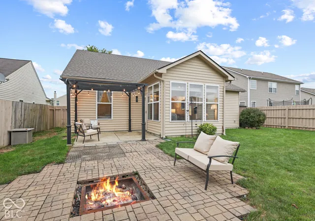 Photo 3 of Single family home for sale at 7104 Oldham Dr, Indianapolis, IN 46221 | MLS# 22129017 | Listing updated on 2026-10-02