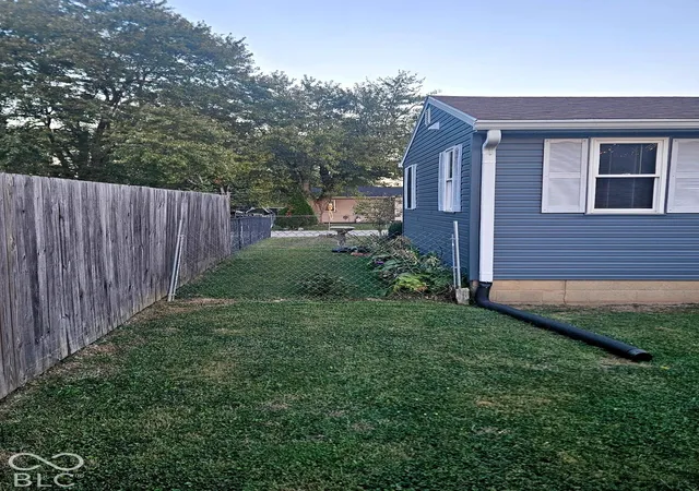 Photo 4 of Single family home for sale at 5553 N Clover Elm Dr, Fairland, IN 46126 | MLS# 22129019 | Listing updated on 2026-10-26