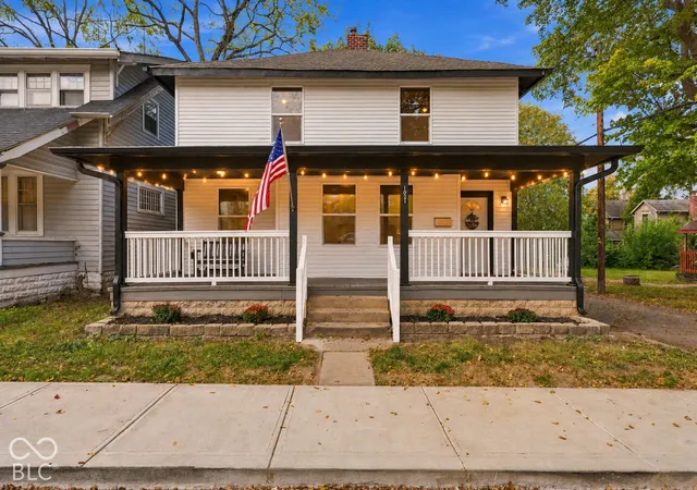 Single family home for sale at 1021 Lincoln St, Anderson, IN 46016 | MLS# 22129022