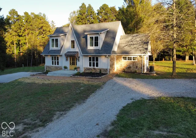 Photo 3 of Single family home for sale at 5941 S Poplar Grv Rd, Columbus, IN 47201 | MLS# 22129023 | Listing updated on 2026-10-08