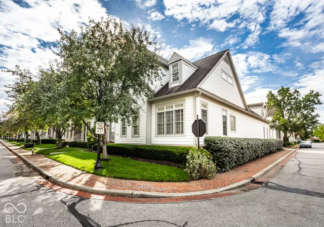 Photo 3 of Single family home for sale at 4019 Heyward Pl, Indianapolis, IN 46250 | MLS# 22129027 | Listing updated on 2026-10-06