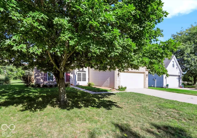 Photo 2 of Sale Pending at 6498 Glenwood Tr, Zionsville, IN 46077 | MLS# 22129034 | Listing updated on 2026-10-05