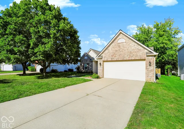 Photo 3 of Sale Pending at 6498 Glenwood Tr, Zionsville, IN 46077 | MLS# 22129034 | Listing updated on 2026-10-05