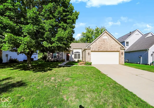 Photo 3 of Sale Pending at 6498 Glenwood Tr, Zionsville, IN 46077 | MLS# 22129034 | Listing updated on 2026-10-05
