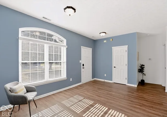 Photo 4 of Sale Pending at 6498 Glenwood Tr, Zionsville, IN 46077 | MLS# 22129034 | Listing updated on 2026-10-05