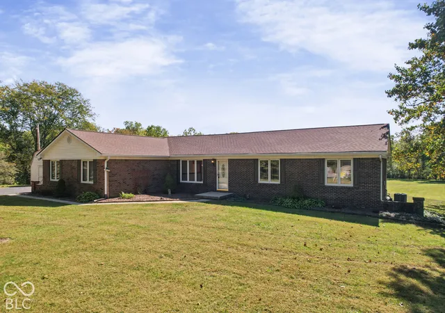 Photo 1 of Single family home for sale at 7237 Marstella Dr, Brownsburg, IN 46112 | MLS# 22129038 | Listing updated on 2026-10-09