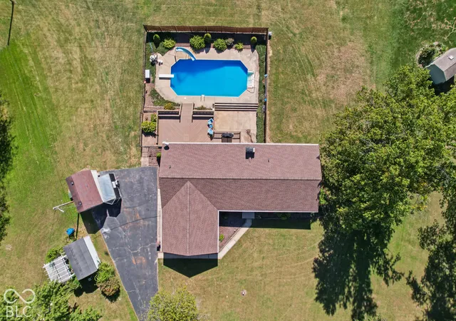 Photo 3 of Single family home for sale at 7237 Marstella Dr, Brownsburg, IN 46112 | MLS# 22129038 | Listing updated on 2026-10-09
