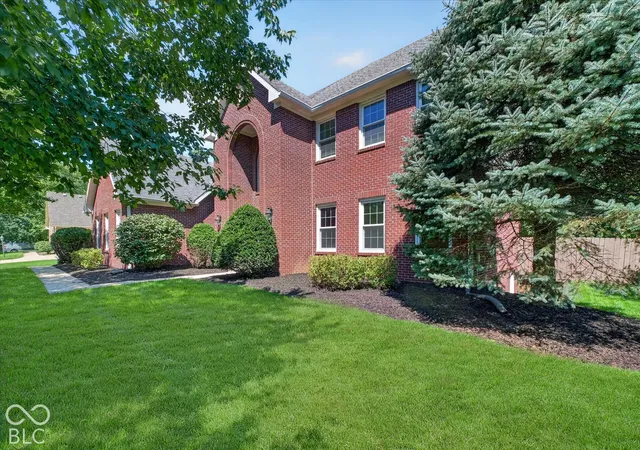 Photo 2 of Single family home for sale at 5786 Gyrfalcon Pl, Carmel, IN 46033 | MLS# 22129040 | Listing updated on 2026-10-08