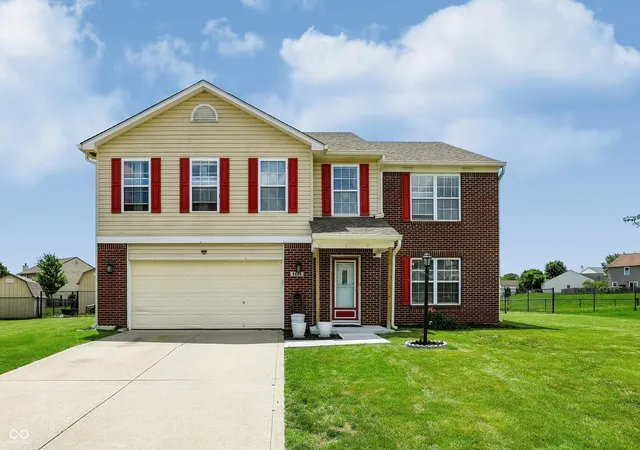 Single family home for sale at 9625 Treyburn Lakes Dr, Indianapolis, IN 46239 | MLS# 22129062