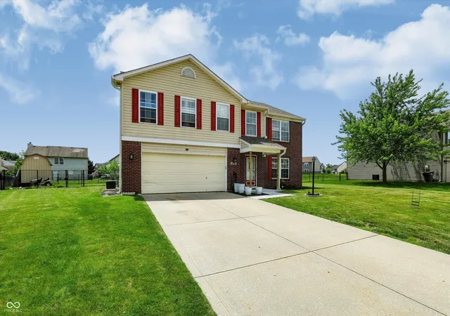 Photo 3 of Single family home for sale at 9625 Treyburn Lakes Dr, Indianapolis, IN 46239 | MLS# 22129062 | Listing updated on 2026-09-30