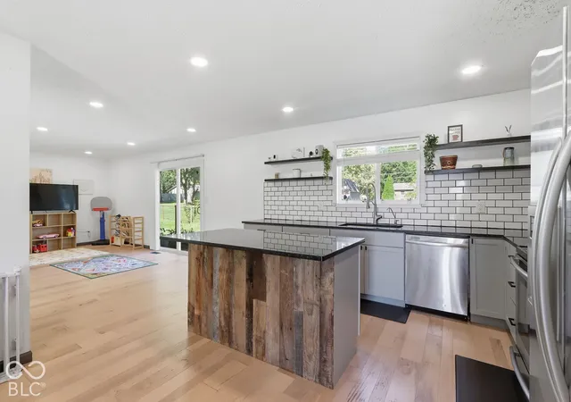 Photo 3 of Single family home for sale at 2814 W Walnut Dr, Greenfield, IN 46140 | MLS# 22129065 | Listing updated on 2026-10-07