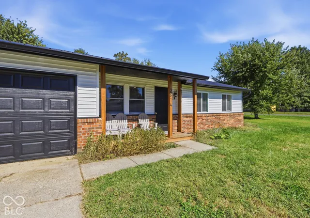 Photo 3 of Single family home for sale at 2814 W Walnut Dr, Greenfield, IN 46140 | MLS# 22129065 | Listing updated on 2026-10-07