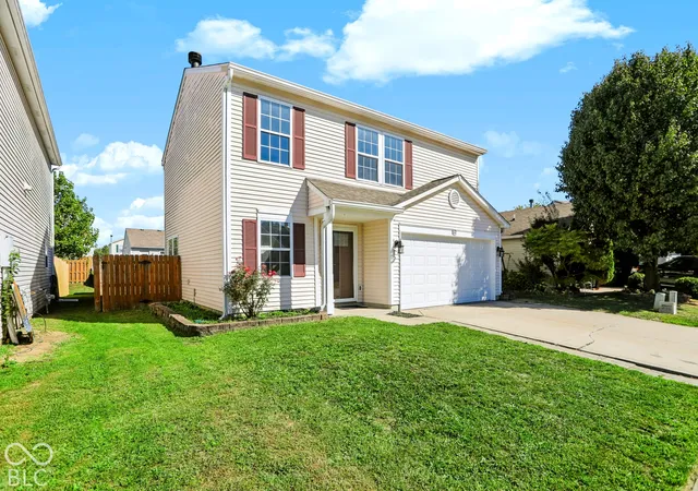 Photo 2 of Single family home for sale at 72 Winterwood Dr, Greenwood, IN 46143 | MLS# 22129080 | Listing updated on 2026-10-01