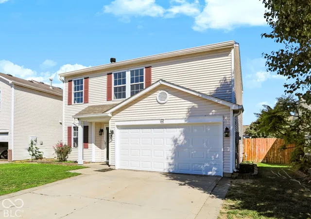 Photo 3 of Single family home for sale at 72 Winterwood Dr, Greenwood, IN 46143 | MLS# 22129080 | Listing updated on 2026-10-01