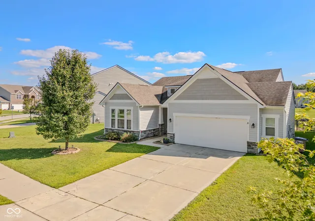 Photo 1 of Single family home for sale at 2337 Creekland Dr, Columbus, IN 47201 | MLS# 22129087 | Listing updated on 2026-10-02