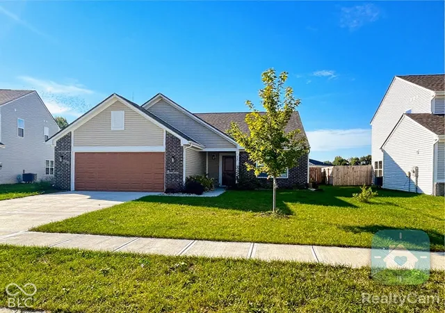 Photo 4 of Single family home for sale at 627 Derek Ln, Trafalgar, IN 46181 | MLS# 22129093 | Listing updated on 2026-10-01
