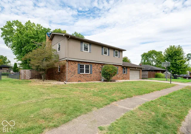 Photo 3 of Single family home for sale at 3520 Autumn Ct, Columbus, IN 47203 | MLS# 22129106 | Listing updated on 2026-10-03