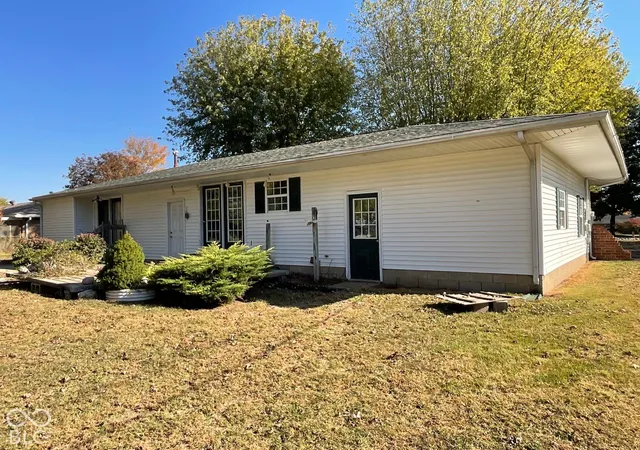 Photo 4 of Single family home for sale at 10191 S US Hwy 41, Rosedale, IN 47874 | MLS# 22129116 | Listing updated on 2026-10-27