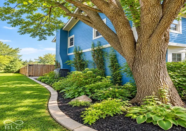 Photo 3 of Single family home for sale at 7053 Grosvenor Pl, Indianapolis, IN 46220 | MLS# 22129119 | Listing updated on 2026-10-06