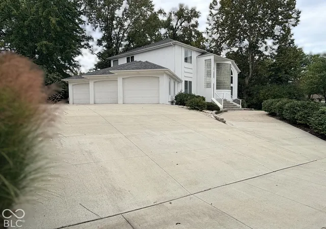 Photo 3 of Single family home for sale at 5203 Northwood Dr, Columbus, IN 47201 | MLS# 22129124 | Listing updated on 2026-10-01