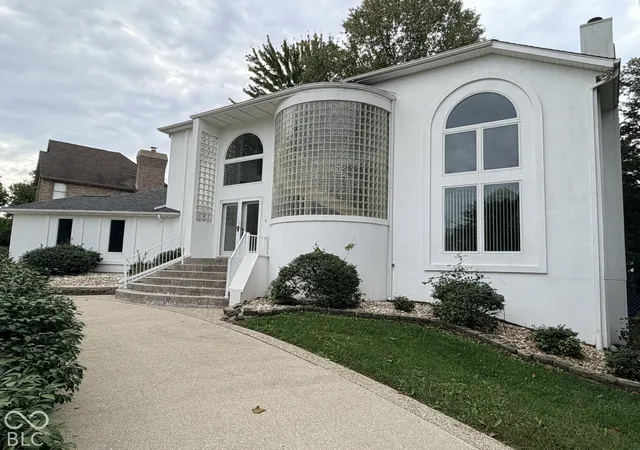 Photo 3 of Single family home for sale at 5203 Northwood Dr, Columbus, IN 47201 | MLS# 22129124 | Listing updated on 2026-10-01