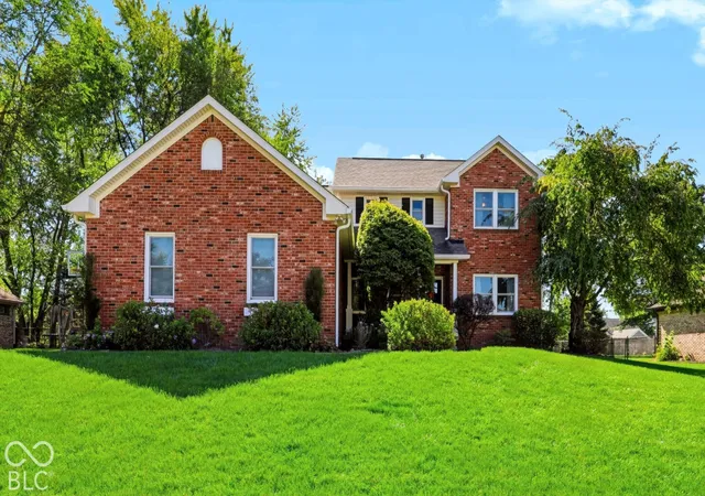 Photo 2 of Single family home for sale at 225 Deer Tr Ct, Pittsboro, IN 46167 | MLS# 22129129 | Listing updated on 2026-10-03