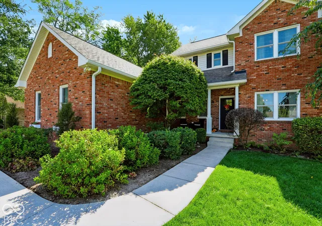 Photo 3 of Single family home for sale at 225 Deer Tr Ct, Pittsboro, IN 46167 | MLS# 22129129 | Listing updated on 2026-10-03