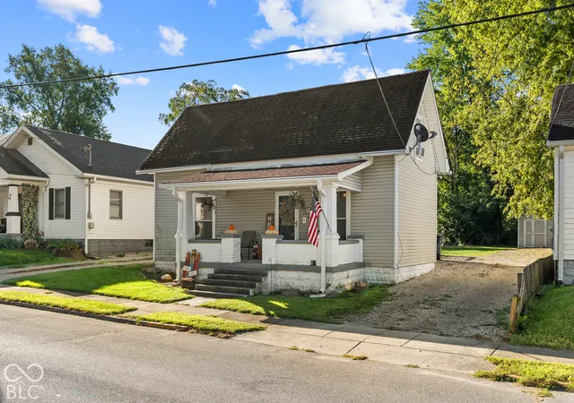Photo 3 of Single family home for sale at 12 Beveridge St, Greencastle, IN 46135 | MLS# 22129136 | Listing updated on 2026-10-01