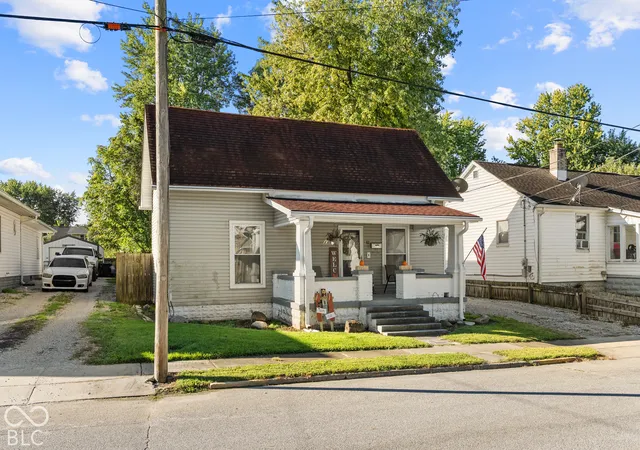 Photo 3 of Single family home for sale at 12 Beveridge St, Greencastle, IN 46135 | MLS# 22129136 | Listing updated on 2026-10-01