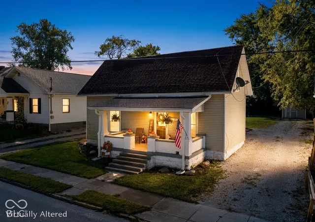 Photo 2 of Single family home for sale at 12 Beveridge St, Greencastle, IN 46135 | MLS# 22129136 | Listing updated on 2026-10-01
