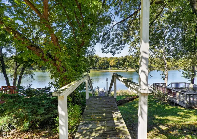 Photo 4 of Single family home for sale at 8036 River Bay Dr W, Indianapolis, IN 46240 | MLS# 22129137 | Listing updated on 2026-10-07
