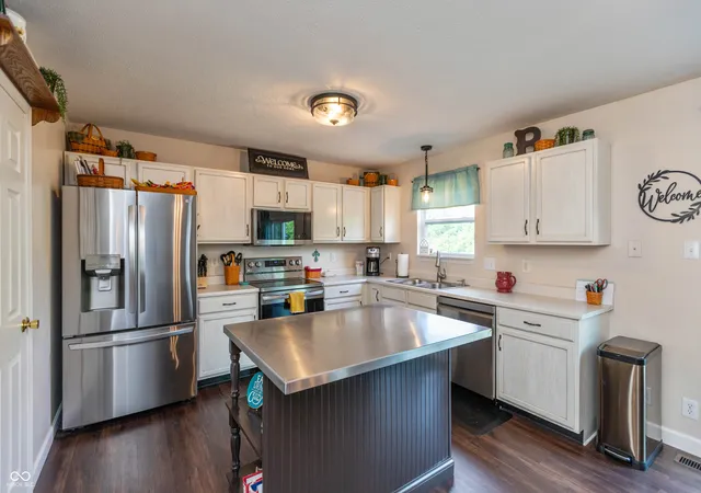 Photo 4 of Sale Pending at 2426 Manita Dr, Indianapolis, IN 46234 | MLS# 22129138 | Listing updated on 2026-10-05