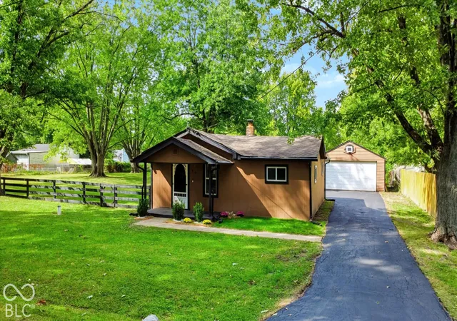 Photo 2 of Single family home for sale at 916 S Huber St, Indianapolis, IN 46239 | MLS# 22129139 | Listing updated on 2026-10-02