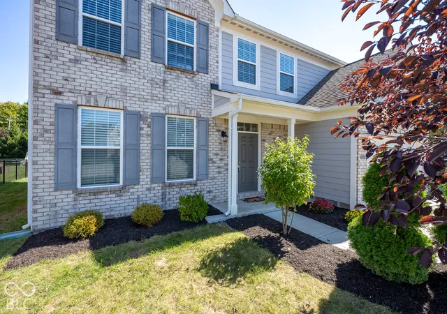 Photo 2 of Single family home for sale at 7627 Sly Fox Dr, Indianapolis, IN 46237 | MLS# 22129143 | Listing updated on 2026-10-01