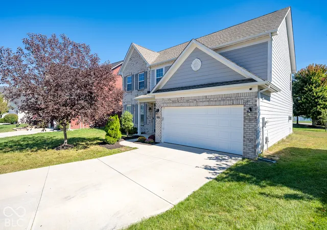 Photo 3 of Single family home for sale at 7627 Sly Fox Dr, Indianapolis, IN 46237 | MLS# 22129143 | Listing updated on 2026-10-01