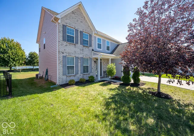 Photo 3 of Single family home for sale at 7627 Sly Fox Dr, Indianapolis, IN 46237 | MLS# 22129143 | Listing updated on 2026-10-01